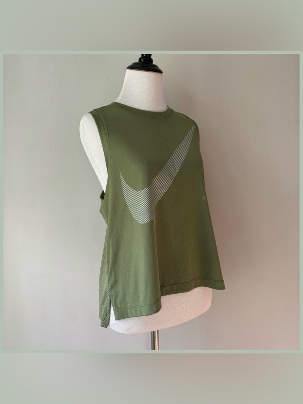Nike Tank Top - Picture 3 of 7